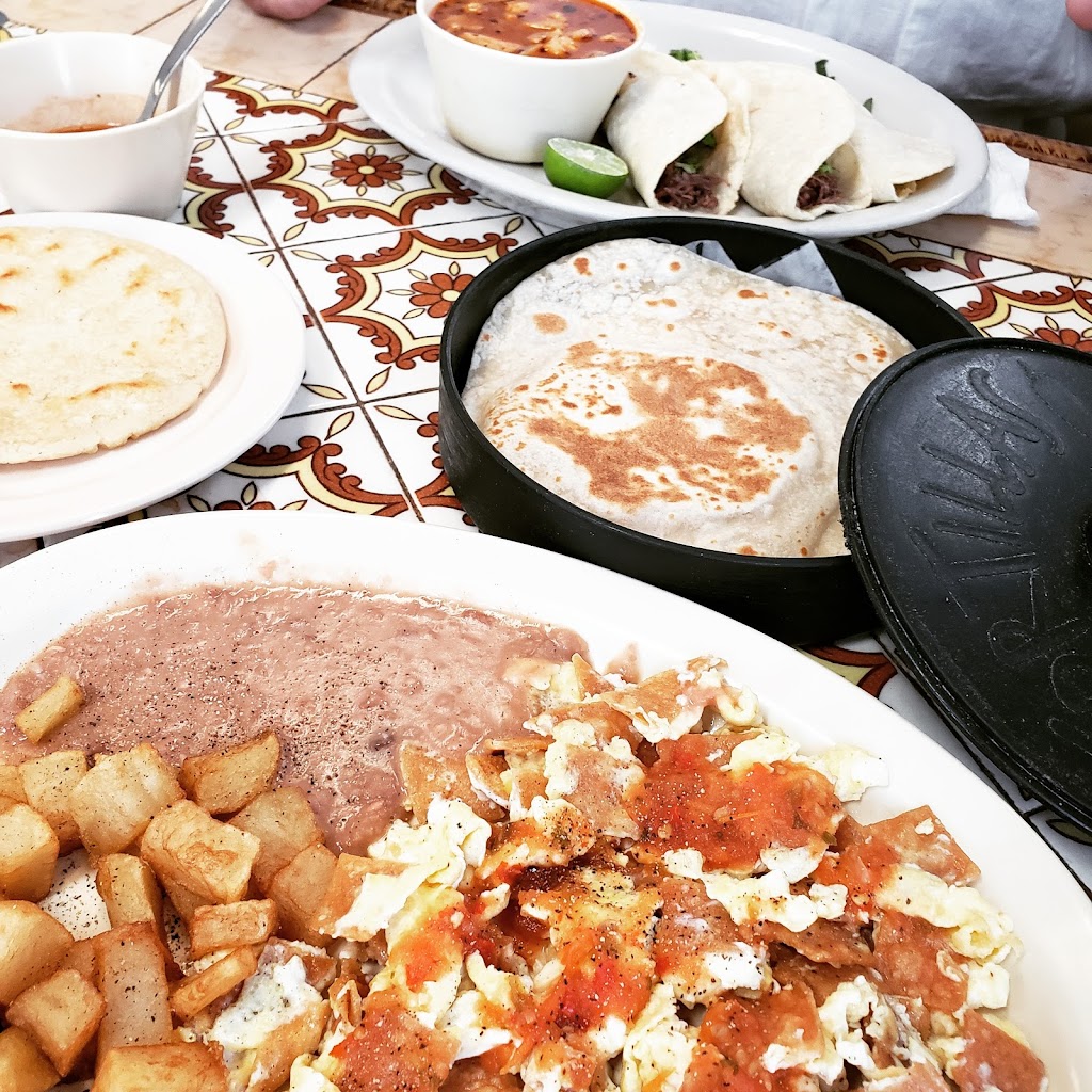 Las Tres Palmas | restaurant | 198 W Batts St, San Benito, TX 78586, USA | 9569235050 OR +1 956-923-5050