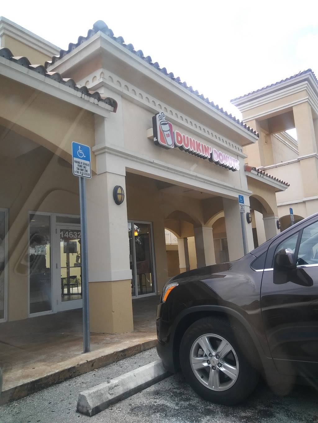 Dunkin | bakery | 14632 SW 8th St, Miami, FL 33184, USA | 3052215710 OR +1 305-221-5710
