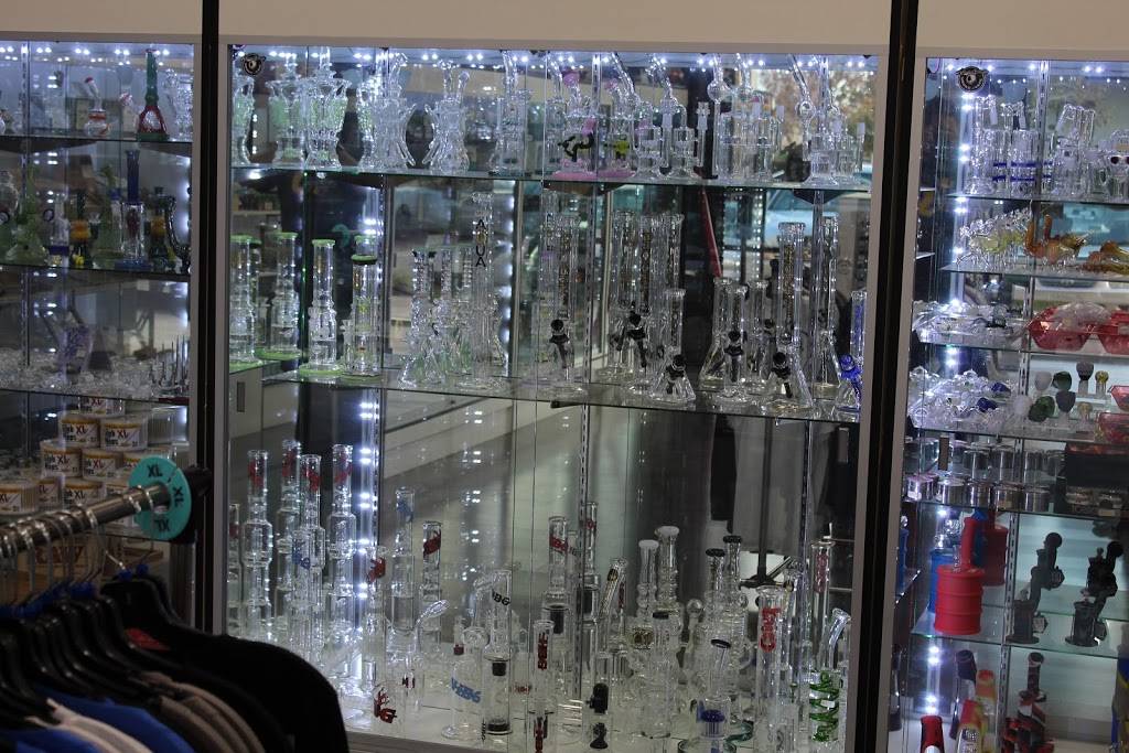 Adjusted Gravity Smoke and Vape | meal takeaway | 115 E Dorset Dr, Dixon, CA 95620, USA | 7076933373 OR +1 707-693-3373