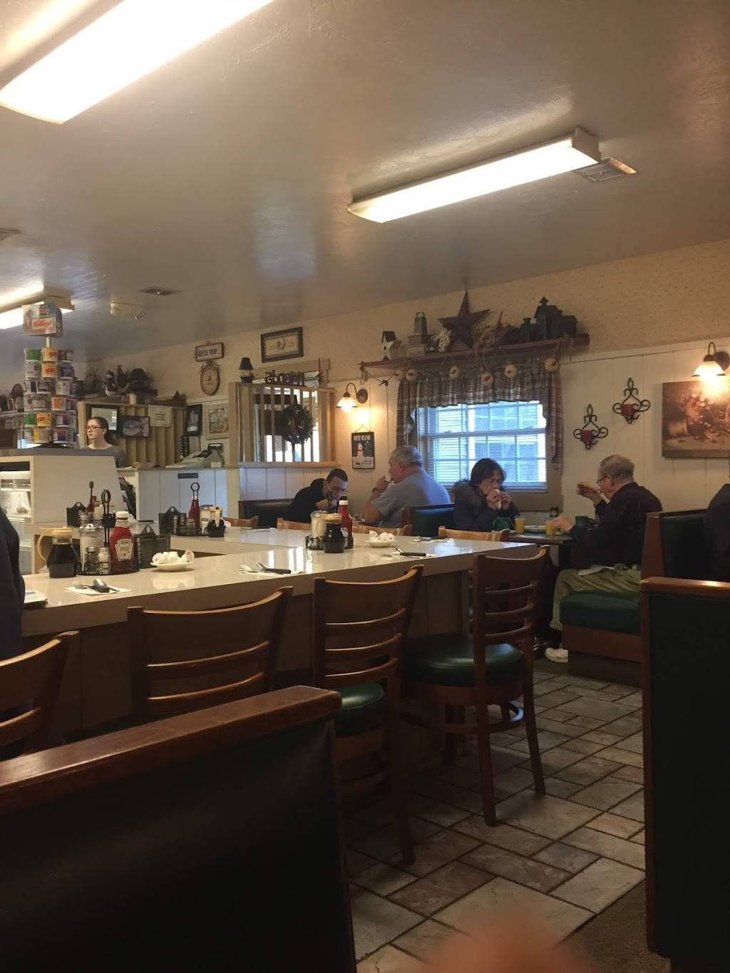 Annies Country Kitchen | restaurant | 140 Main St, Sturbridge, MA 01566, USA | 5083472320 OR +1 508-347-2320