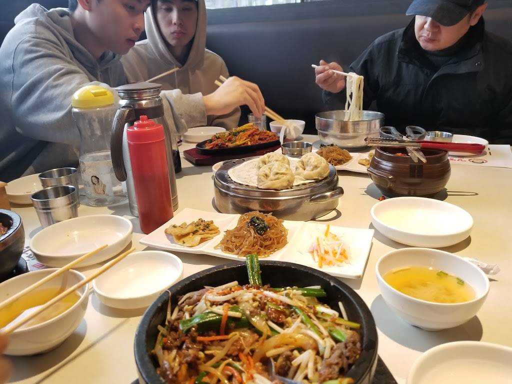 명동 참맛 칼국수 (Myoungdong Chammat Kalguksu) | restaurant | 1549 Steeles Ave E, North York, ON M2M 3Y7, Canada | 4167338811 OR +1 416-733-8811