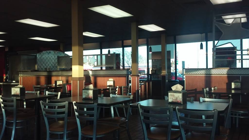 Hardees | restaurant | 700 E Poplar St, Harrisburg, IL 62946, USA | 6182526990 OR +1 618-252-6990