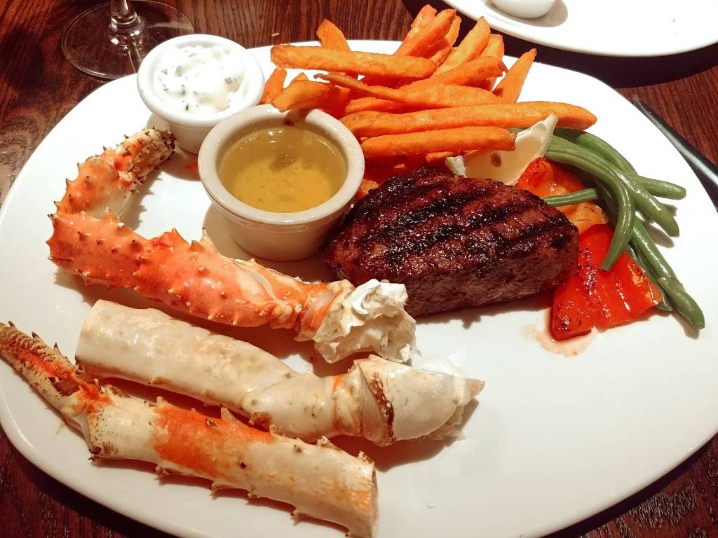 The Keg Steakhouse + Bar - Leslie Street | restaurant | 1977 Leslie St, North York, ON M3B 2M3, Canada | 4164461045 OR +1 416-446-1045