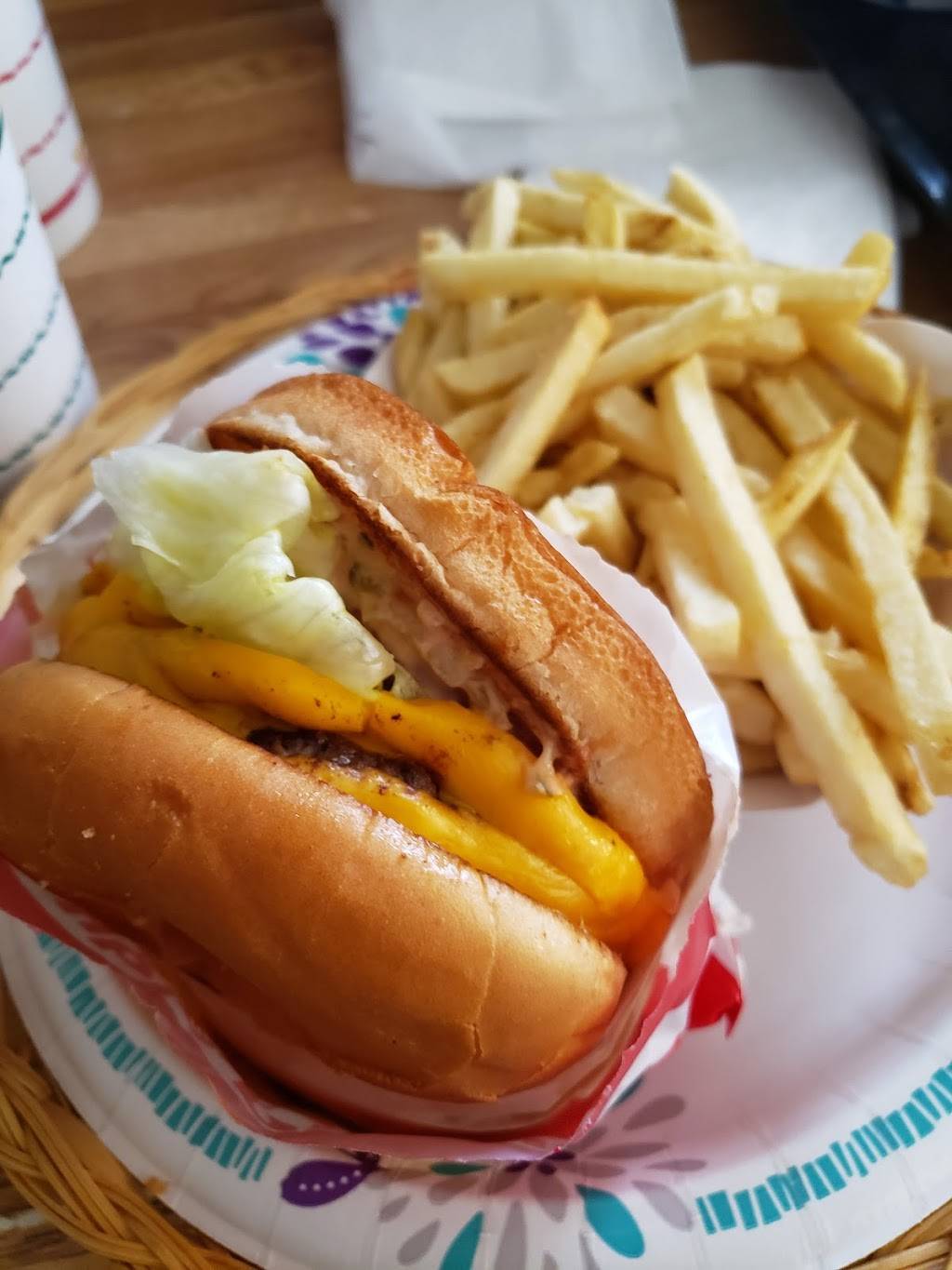 In-N-Out Burger | restaurant | 5100 Stockdale Hwy, Bakersfield, CA 93309, USA | 8007861000 OR +1 800-786-1000