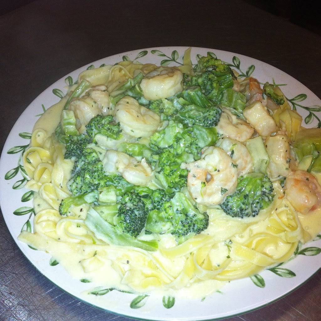 Giannas Pizza | meal delivery | 1519 E 87th St, Chicago, IL 60619, USA | 7737349400 OR +1 773-734-9400