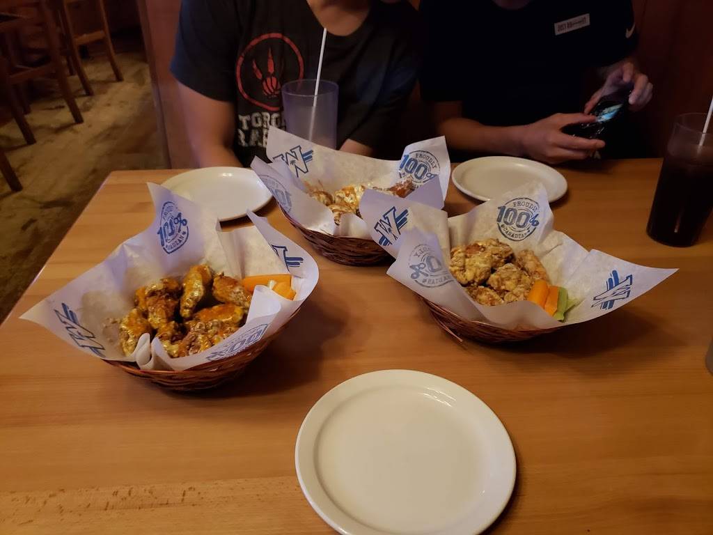 Wild Wing | restaurant | 8180 Bayview Ave UNIT 12-14, Thornhill, ON L3T 2S2, Canada | 9057099464 OR +1 905-709-9464
