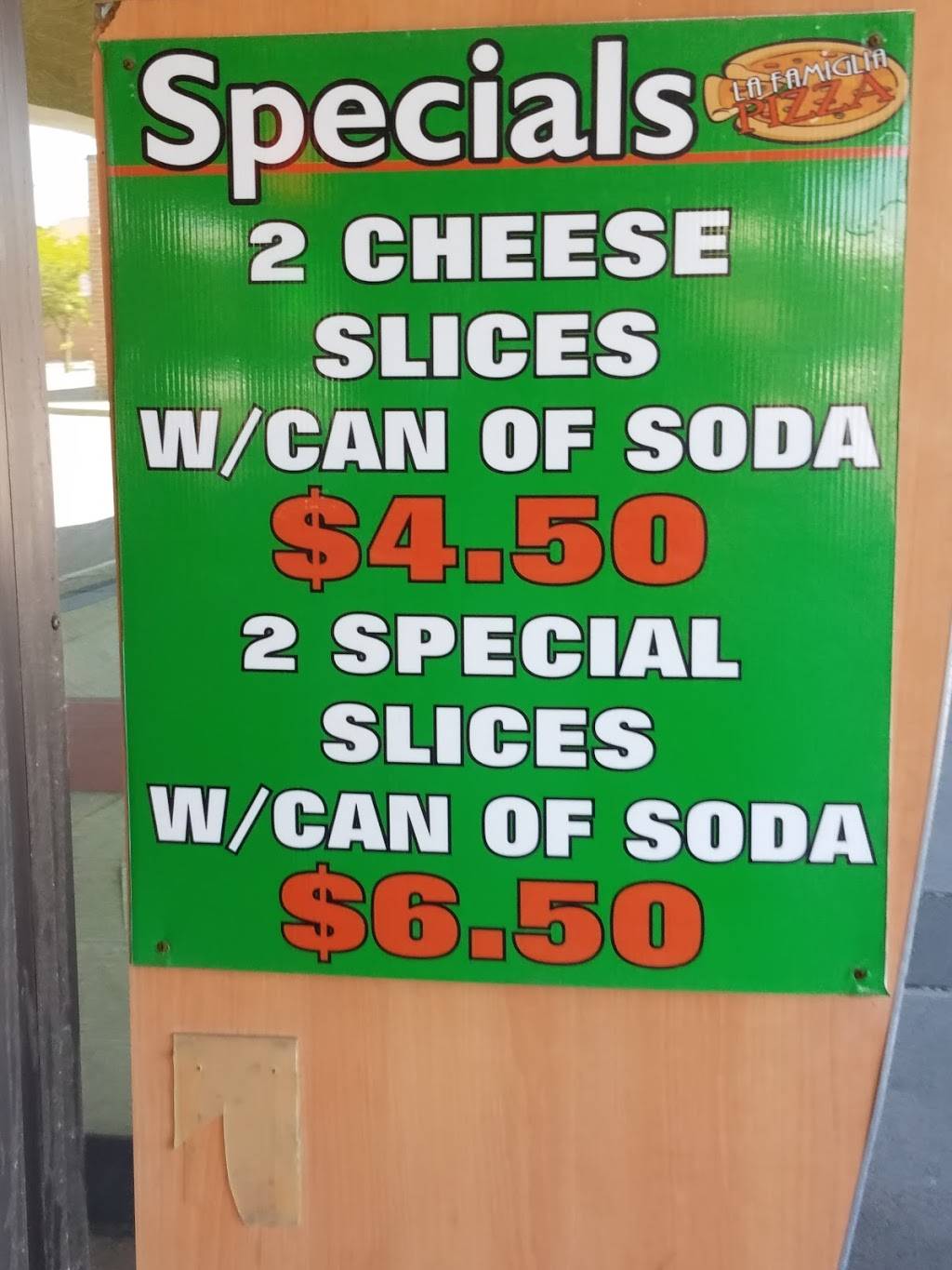 La Famiglia Pizza | restaurant | 1770 Central Ave, Colonie, NY 12205, USA | 5184521234 OR +1 518-452-1234