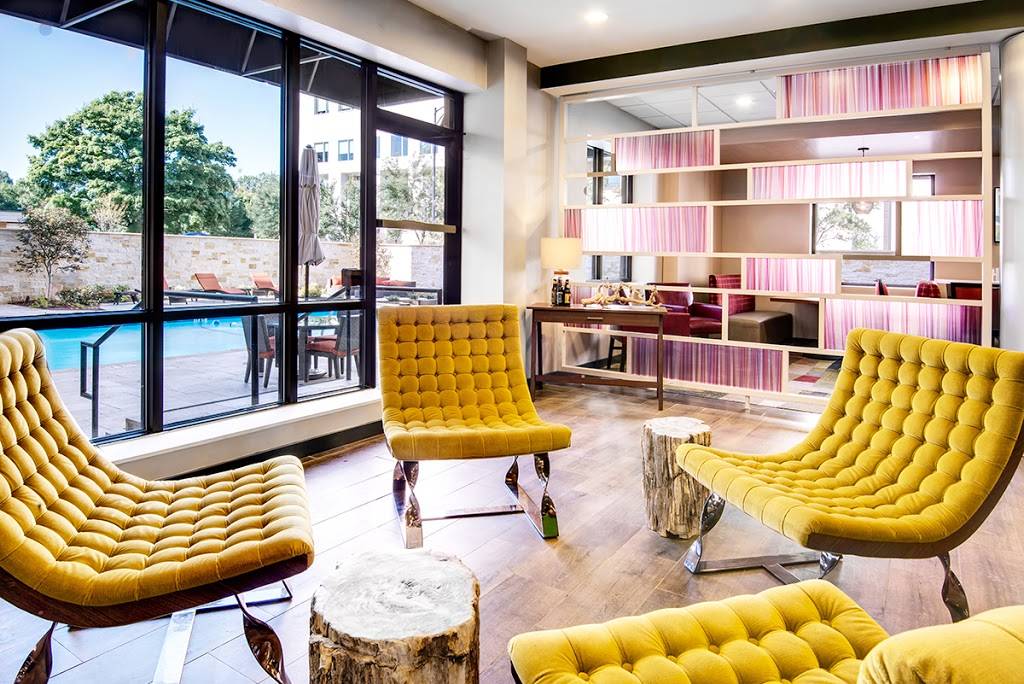 QTavern | restaurant | 201 S McDowell St, Charlotte, NC 28204, USA | 7043727550 OR +1 704-372-7550