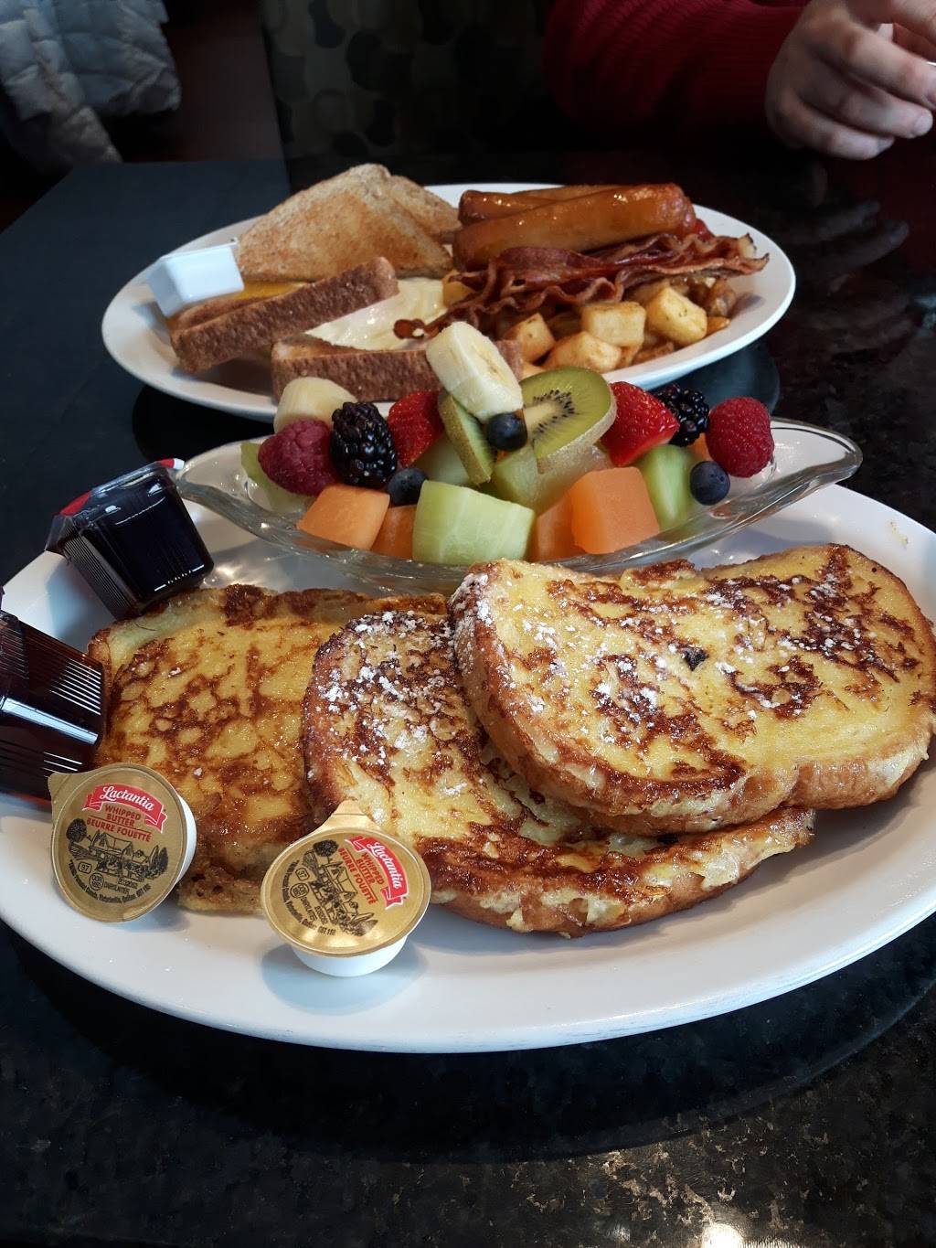 Angels Restaurant - Family Restaurant Kitchener | restaurant | 751 Victoria St S, Kitchener, ON N2M 5N4, Canada | 5195811158 OR +1 519-581-1158