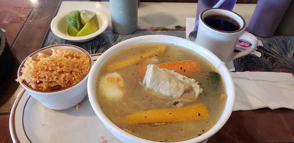 La Perla Bar & Grill | restaurant | 516 SW Military Dr, San Antonio, TX 78221, USA | 2104740597 OR +1 210-474-0597