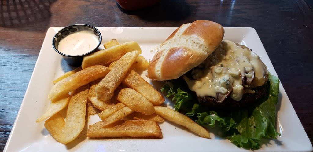 Red Robin Gourmet Burgers and Brews | restaurant | 14183 W Colfax Ave, Lakewood, CO 80401, USA | 7203167364 OR +1 720-316-7364