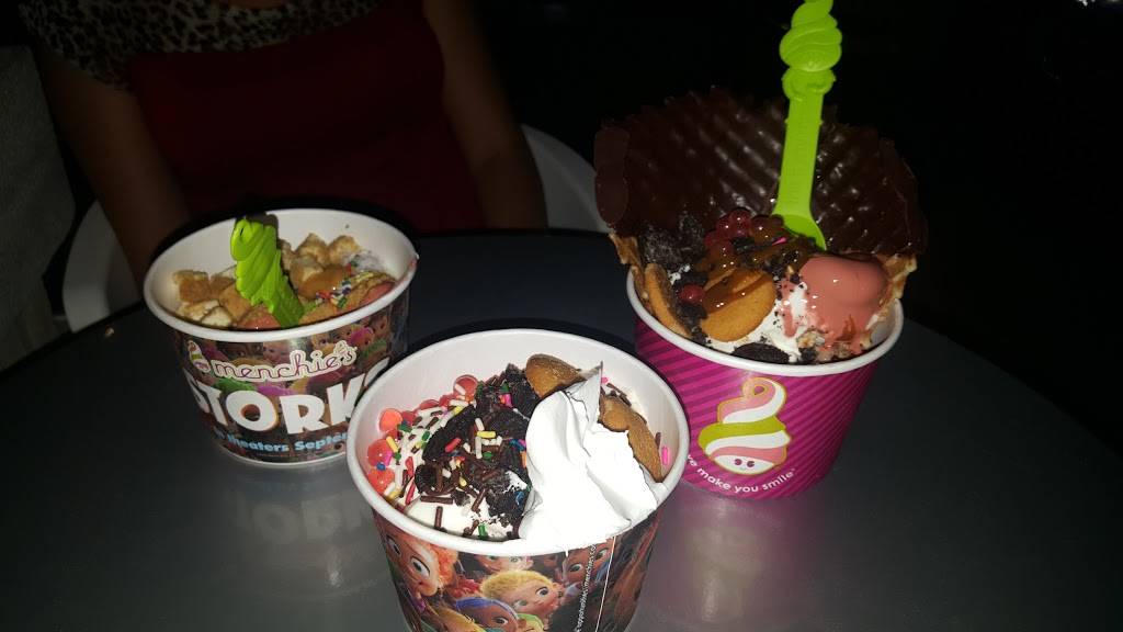 Menchies Frozen Yogurt | bakery | 15798 SW 56th St, Miami, FL 33185, USA | 3053828700 OR +1 305-382-8700