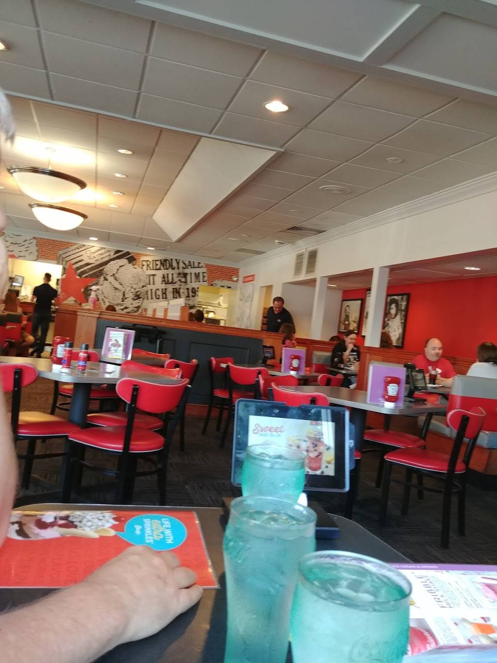 Friendlys | restaurant | 3125 Market St, Camp Hill, PA 17011, USA | 7179759611 OR +1 717-975-9611