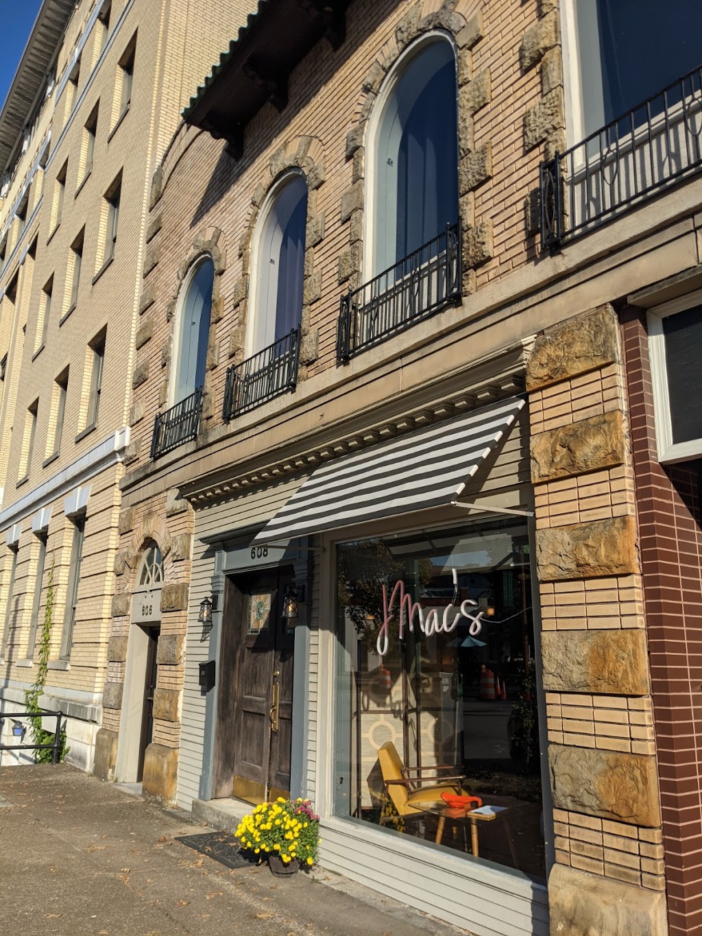 JMacs | restaurant | 608 Georgia Ave, Chattanooga, TN 37402, USA | 4237717773 OR +1 423-771-7773