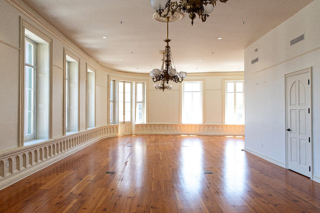 Brasserie la Banque | restaurant | 1 Broad St, Charleston, SC 29401, USA | 8437791800 OR +1 843-779-1800