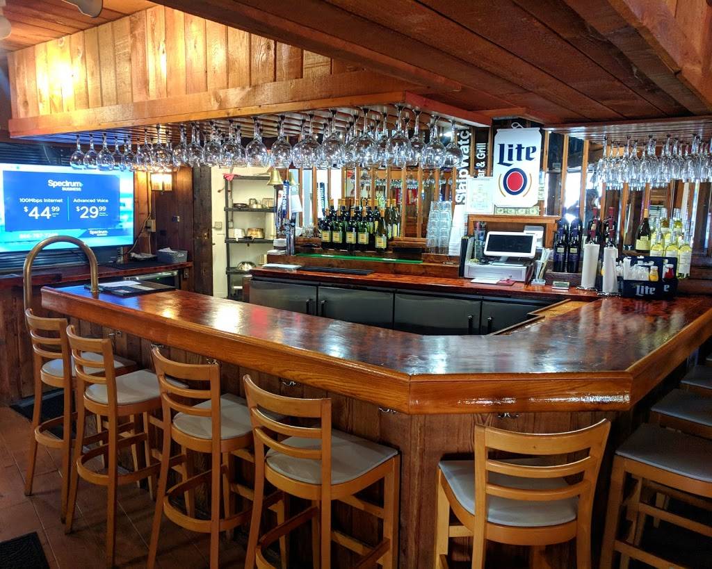 ShipWatch Bar & Grill | restaurant | 11900 Shipwatch Dr, Largo, FL 33774, USA | 7277358382 OR +1 727-735-8382