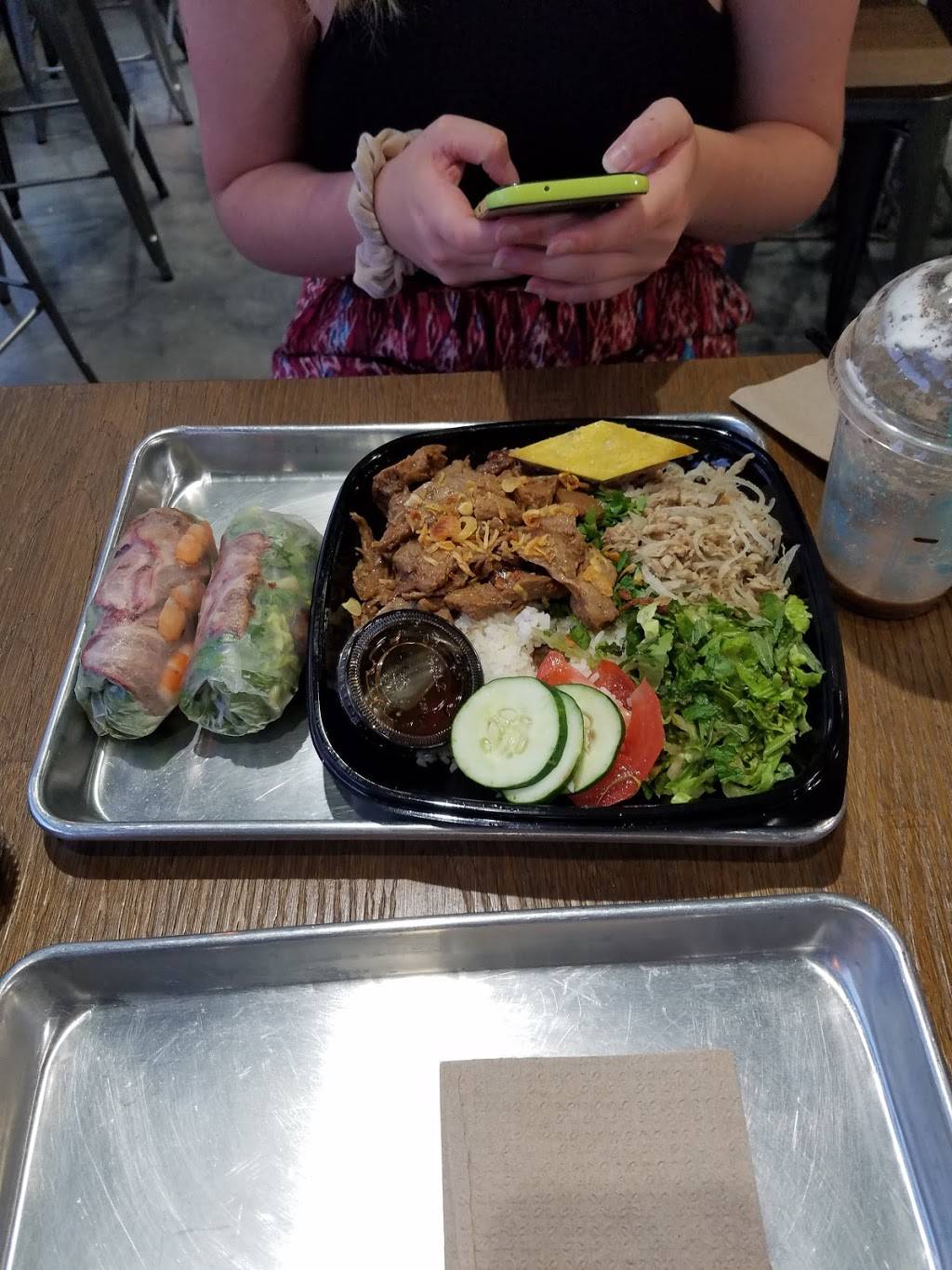 Num-Mi Vietnamese Kitchen & Grill | restaurant | 405 14th Ave SE, Minneapolis, MN 55414, USA | 6128862407 OR +1 612-886-2407