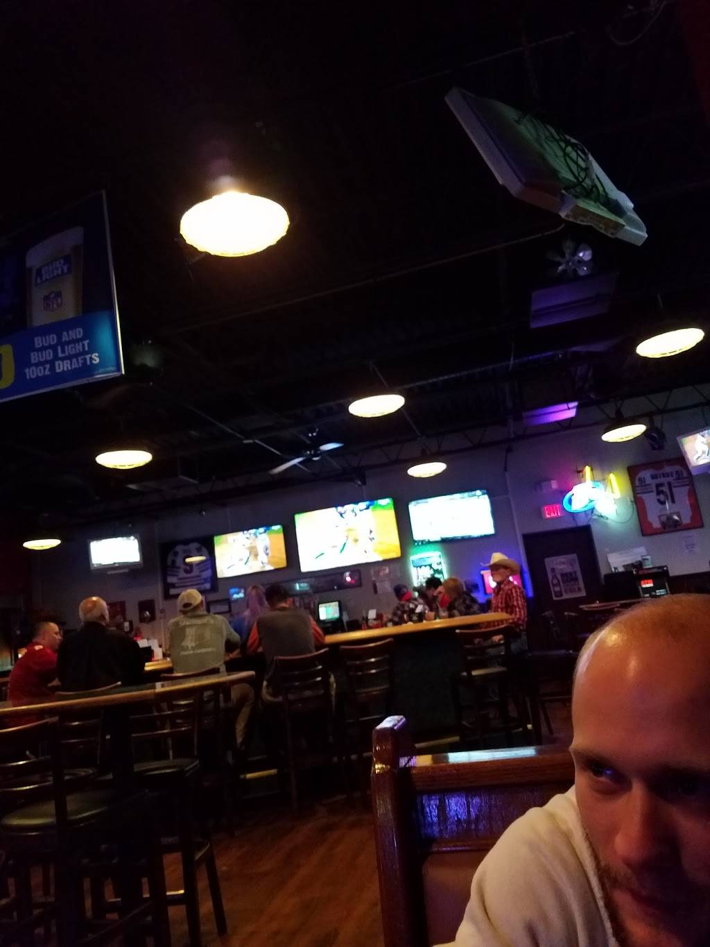 Backstop Bar & Grill | restaurant | 1800 Union Ave, Belvidere, IL 61008, USA | 8155478109 OR +1 815-547-8109