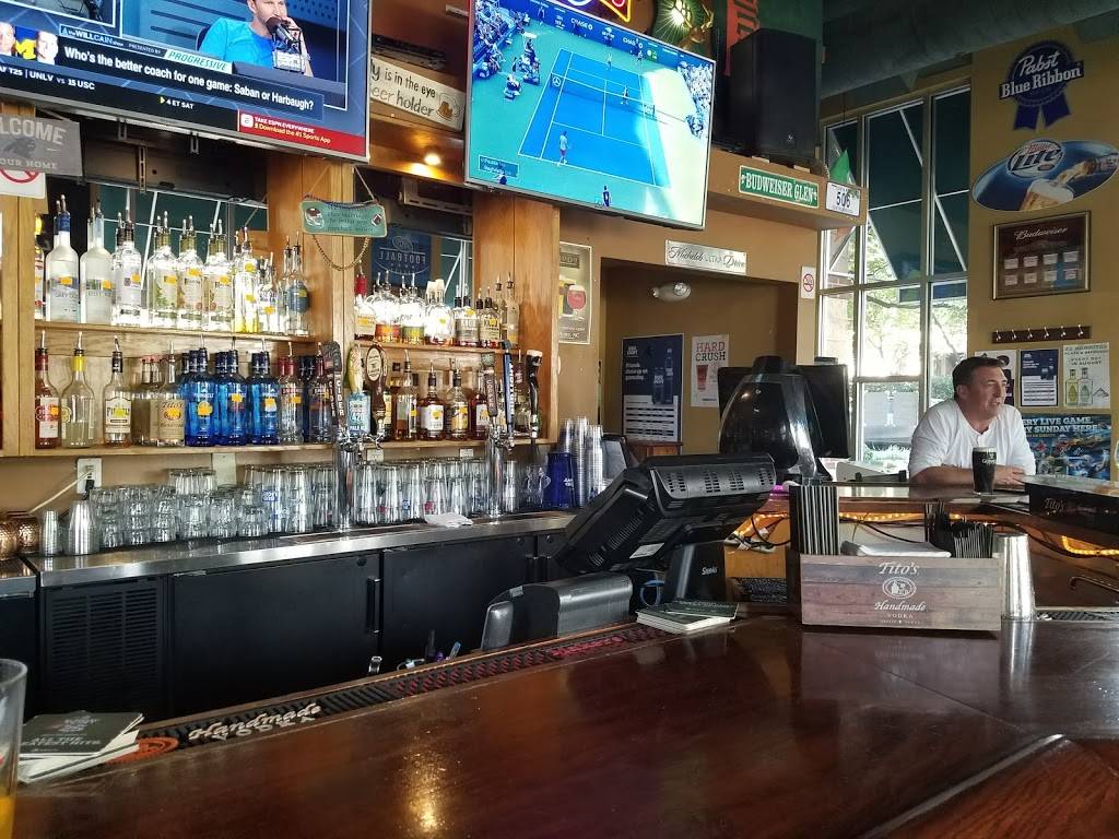 The Corner Pub | restaurant | 335 N Graham St, Charlotte, NC 28202, USA | 7043762720 OR +1 704-376-2720