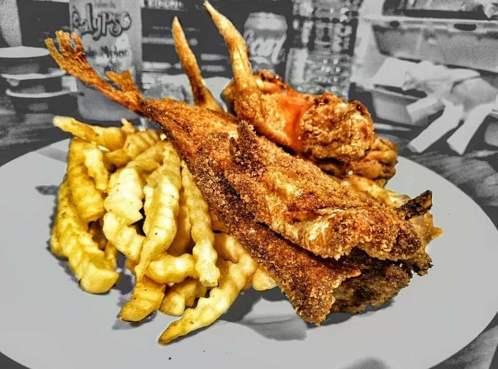 Lawrences Fish and Shrimp | meal takeaway | 2120 S Canal St, Chicago, IL 60616, USA | 3122252113 OR +1 312-225-2113