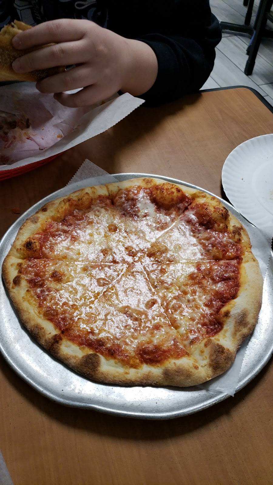 Station Pizza | restaurant | 9319 Krewstown Rd, Philadelphia, PA 19115, USA | 2156766969 OR +1 215-676-6969