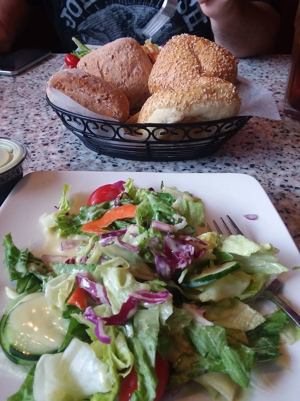 Hollywood Grill | restaurant | 1811 Concord Pike, Wilmington, DE 19803, USA | 3026551348 OR +1 302-655-1348