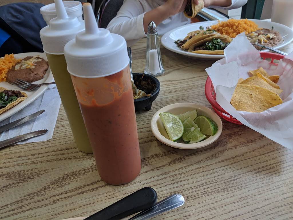 Los Molcajetes | restaurant | 3532 W Montrose Ave, Chicago, IL 60618, USA | 7732671834 OR +1 773-267-1834