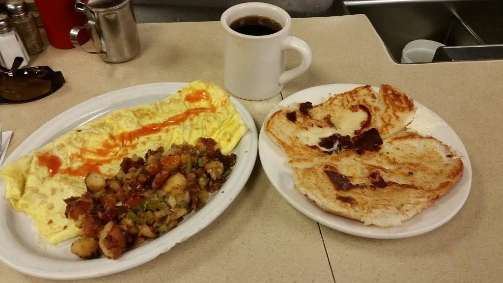 Dillons Restaurant | restaurant | 583 County St, New Bedford, MA 02740, USA | 5089999332 OR +1 508-999-9332