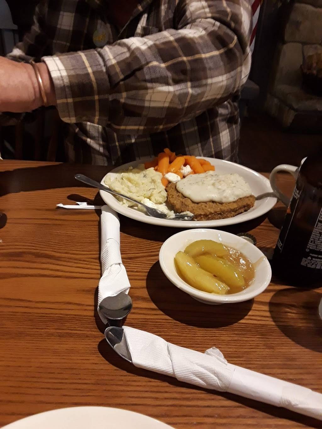 Cracker Barrel Old Country Store | restaurant | 1270 Cross Creek Dr, Saltillo, MS 38866, USA | 6626200820 OR +1 662-620-0820