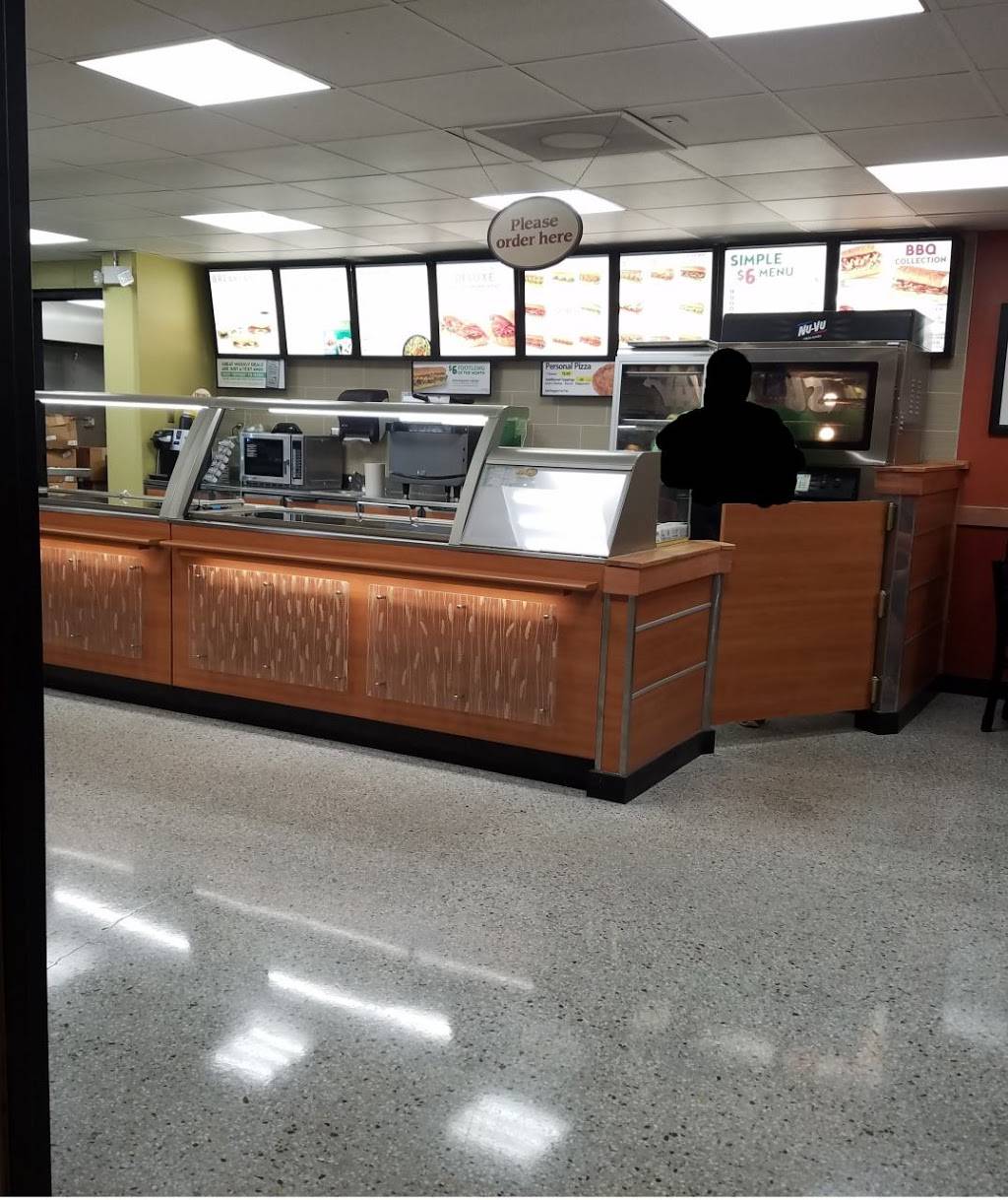 Subway | restaurant | 4200 Clermont College Drive Edith Peter Jones Bldg Rm 21, Univ. of Cincinnati, Batavia, OH 45103, USA | 5135580302 OR +1 513-558-0302