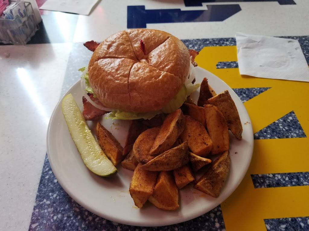 Coachs Corner | restaurant | 317 E 6th St, Newport, KY 41071, USA | 8592612800 OR +1 859-261-2800