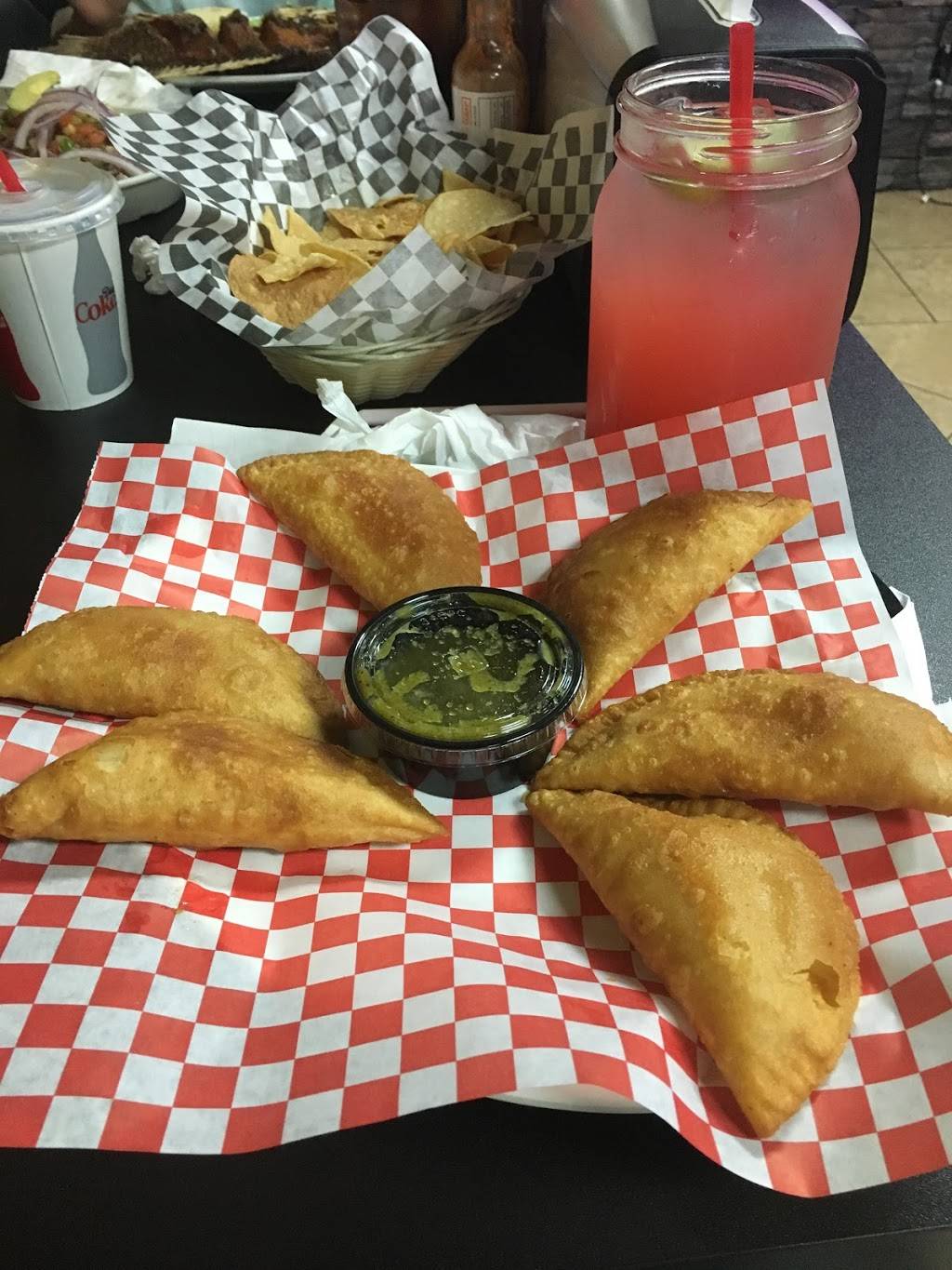 Culichi Town Restaurant | restaurant | 611 E Foothill Blvd, Rialto, CA 92376, USA | 9098730604 OR +1 909-873-0604