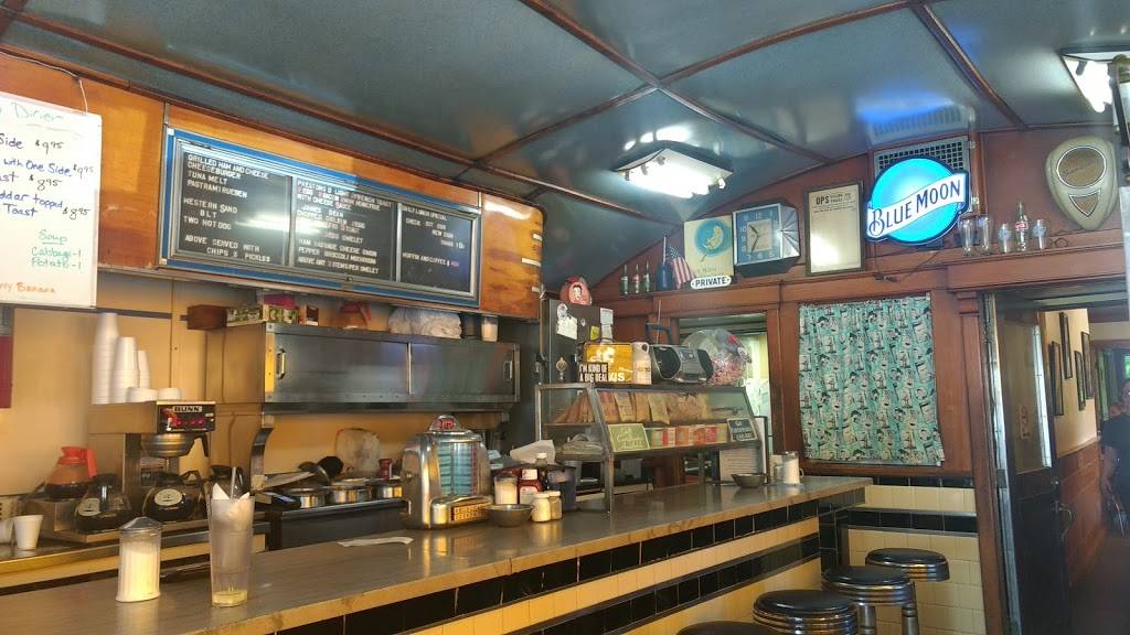 Blue Moon Diner | restaurant | 102 Main St, Gardner, MA 01440, USA | 9786324333 OR +1 978-632-4333
