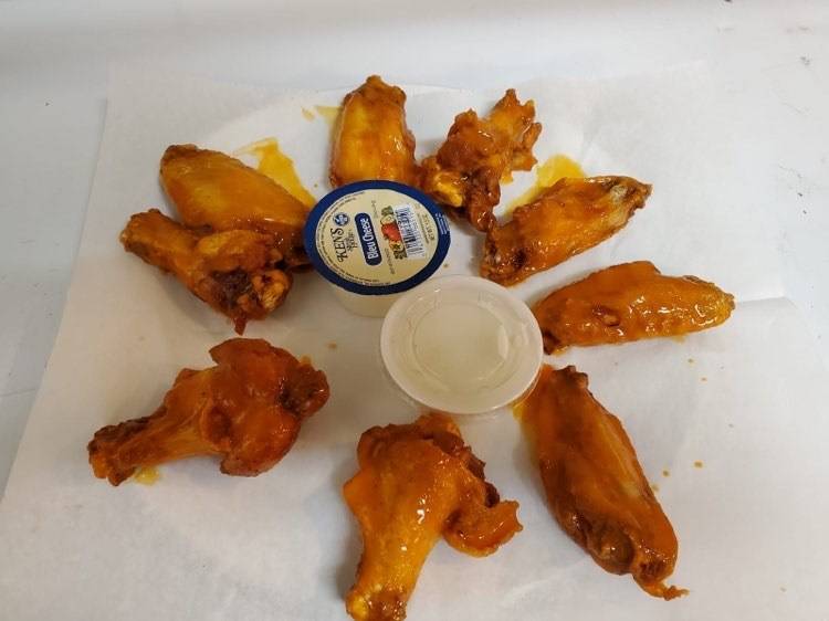 Famous Pizza & Wings | restaurant | 12748 FL-535, Orlando, FL 32821, USA | 4072394000 OR +1 407-239-4000