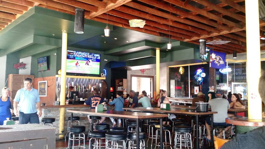 Christians Tailgate Bar & Grill | restaurant | 2820 White Oak Dr, Houston, TX 77007, USA | 7138631207 OR +1 713-863-1207