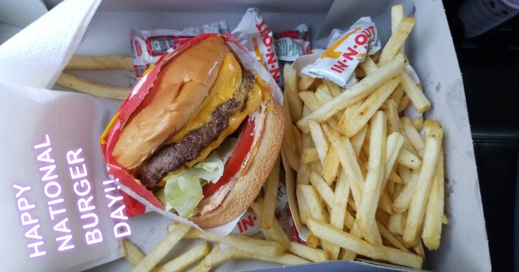 In-N-Out Burger | restaurant | 30296 Haun Rd, Menifee, CA 92584, USA | 8007861000 OR +1 800-786-1000