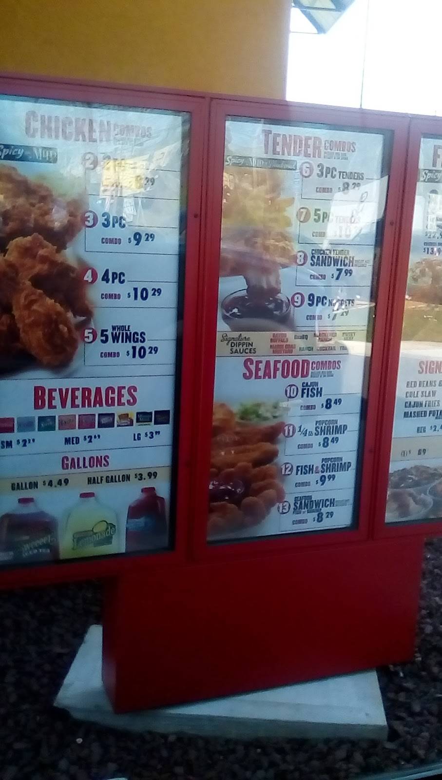 Popeyes Louisiana Kitchen | restaurant | 200 E Main St, Stratford, CT 06614, USA | 2038701657 OR +1 203-870-1657