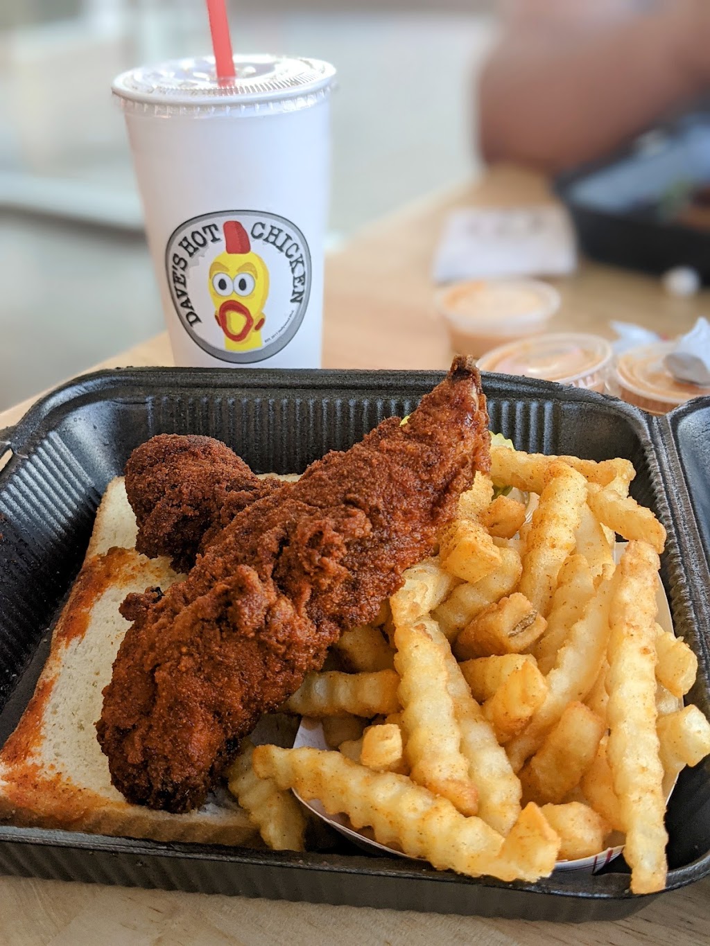 Daves Hot Chicken | restaurant | 10832 Warner Ave, Fountain Valley, CA 92708, USA | 6573837536 OR +1 657-383-7536