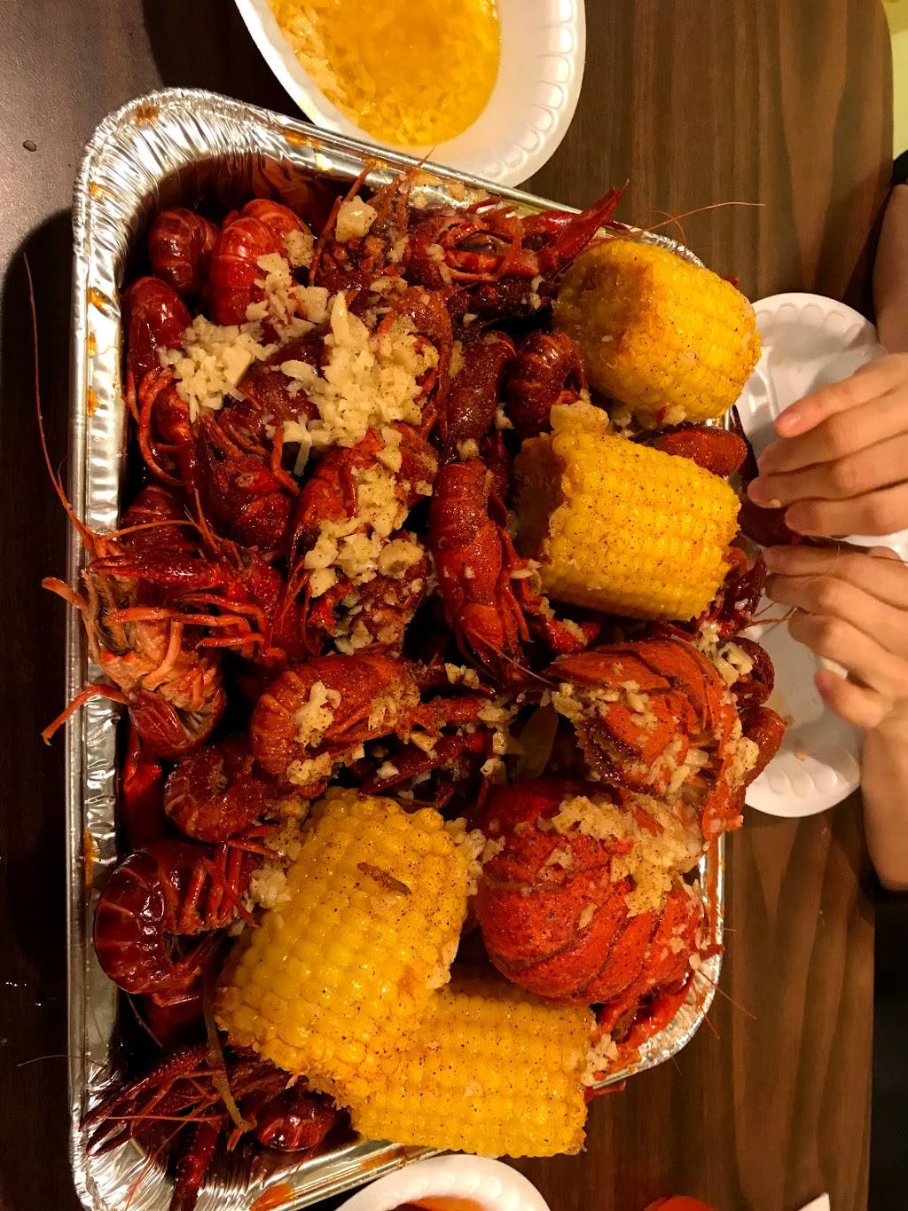 Live Crawfish & Seafood | restaurant | 6168 Arlington Blvd, Falls Church, VA 22044, USA | 7035362288 OR +1 703-536-2288