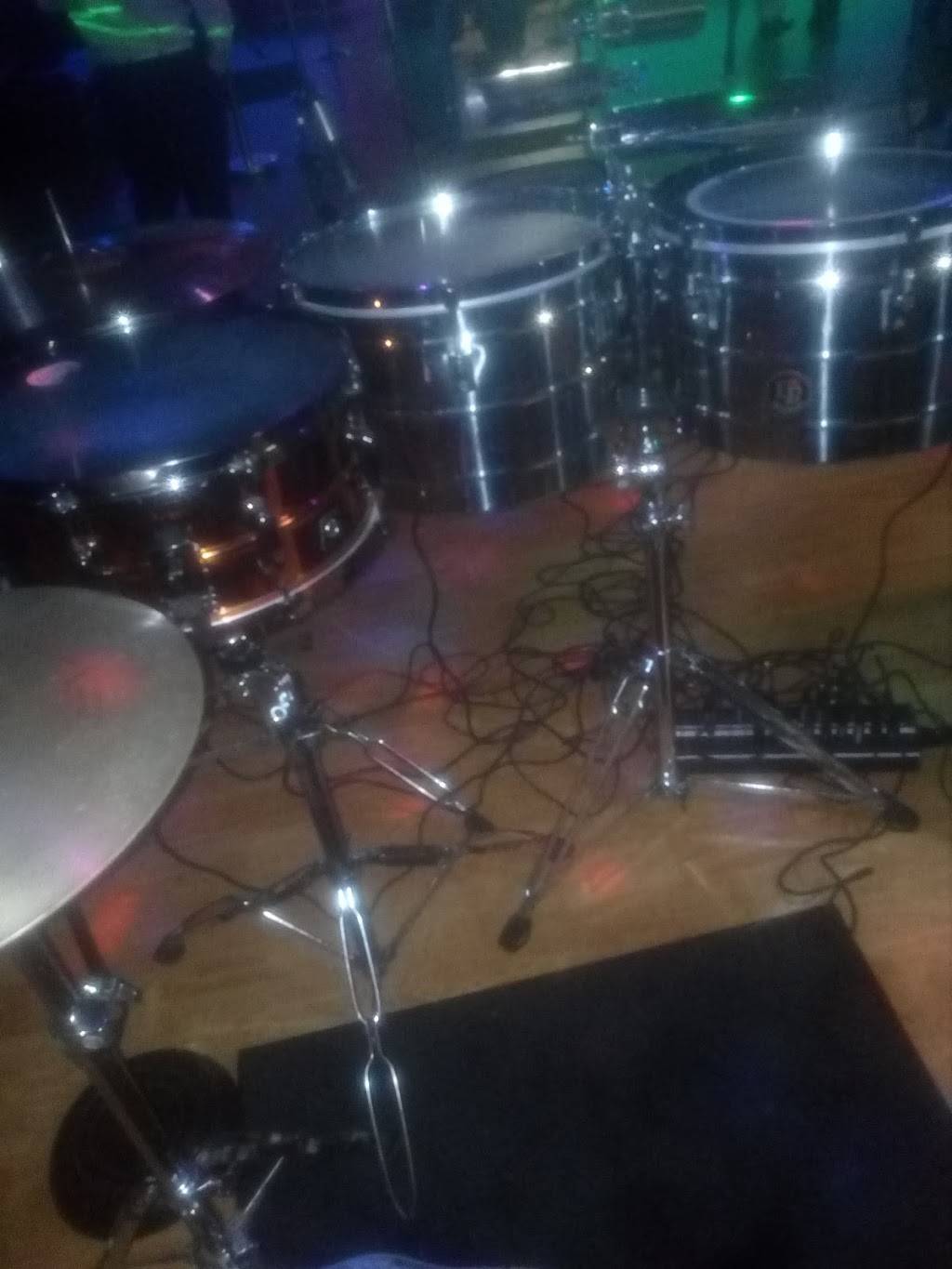 Beso Lounge & Restaurant | night club | 860 Main St, East Hartford, CT 06108, USA | 8007787226 OR +1 800-778-7226