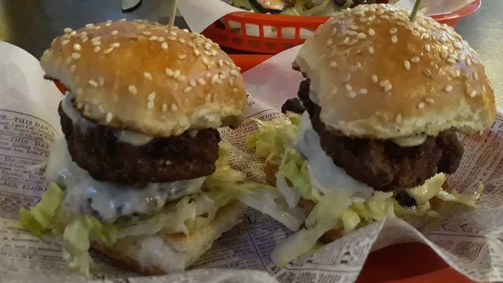 Playmakers Restaurant | restaurant | 342 Moody St, Waltham, MA 02453, USA | 7812090584 OR +1 781-209-0584