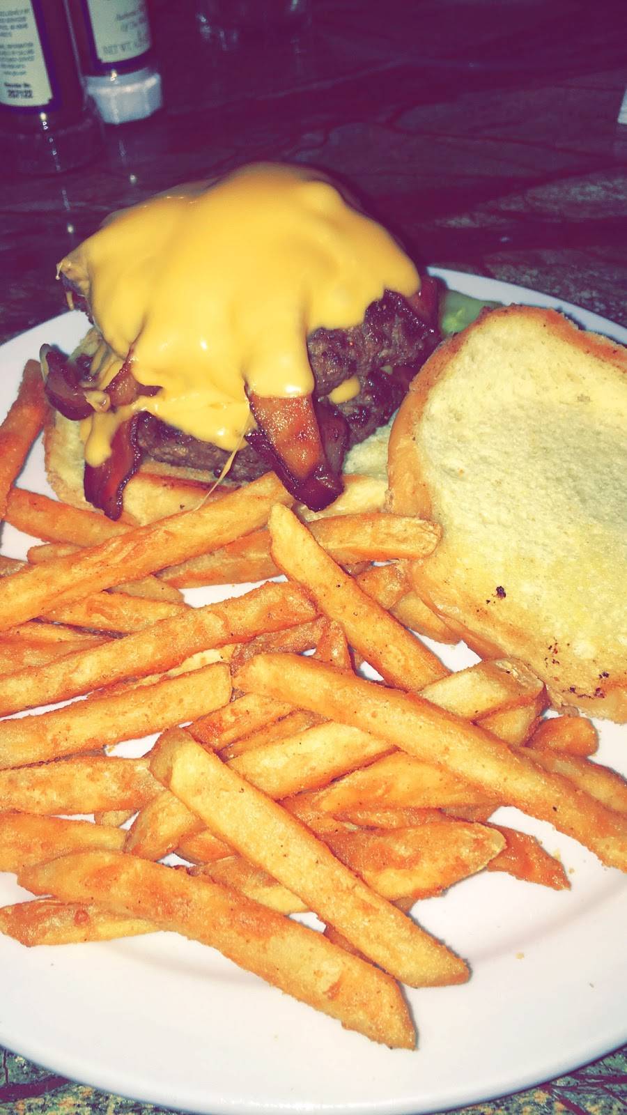 Legends Sports Cafe | restaurant | 3235 W Thompson Rd, Fenton, MI 48430, USA | 8107149100 OR +1 810-714-9100