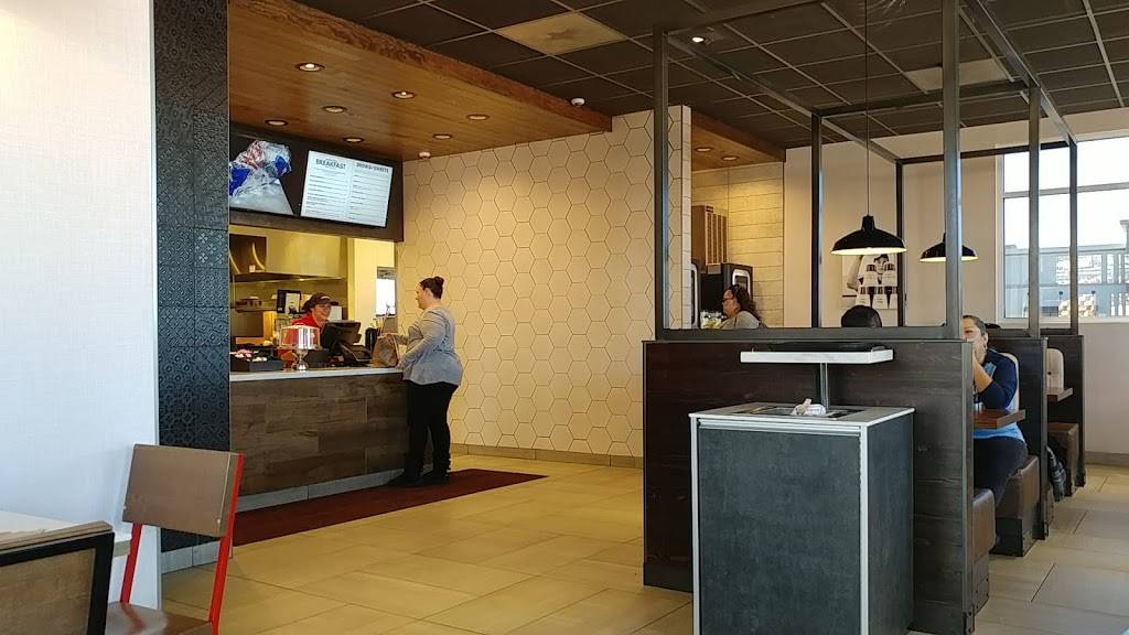 Blakes Lotaburger | restaurant | 1640 Gibson Blvd SE, Albuquerque, NM 87106, USA | 5052249990 OR +1 505-224-9990