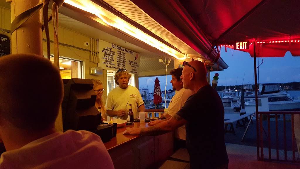 Off the Hook Bar & Grill | restaurant | 56 Goulart Memorial Dr, Fairhaven, MA 02719, USA | 5089930021 OR +1 508-993-0021