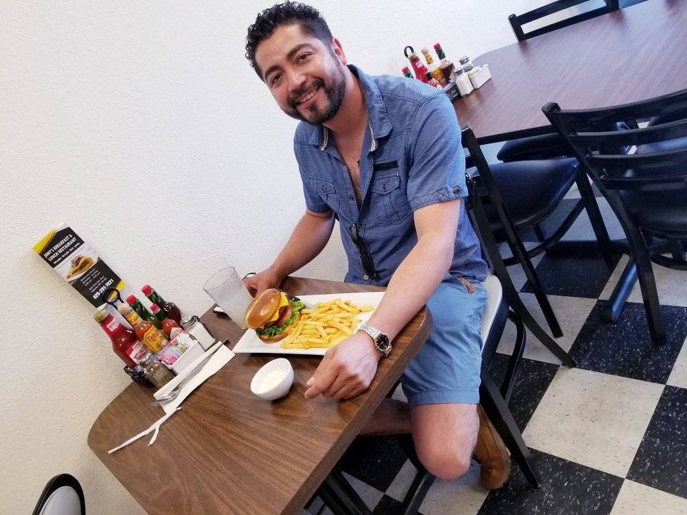 Jonys Breakfast & Lunch Restaurant | restaurant | 656 Strander Blvd, Tukwila, WA 98188, USA | 4252917021 OR +1 425-291-7021