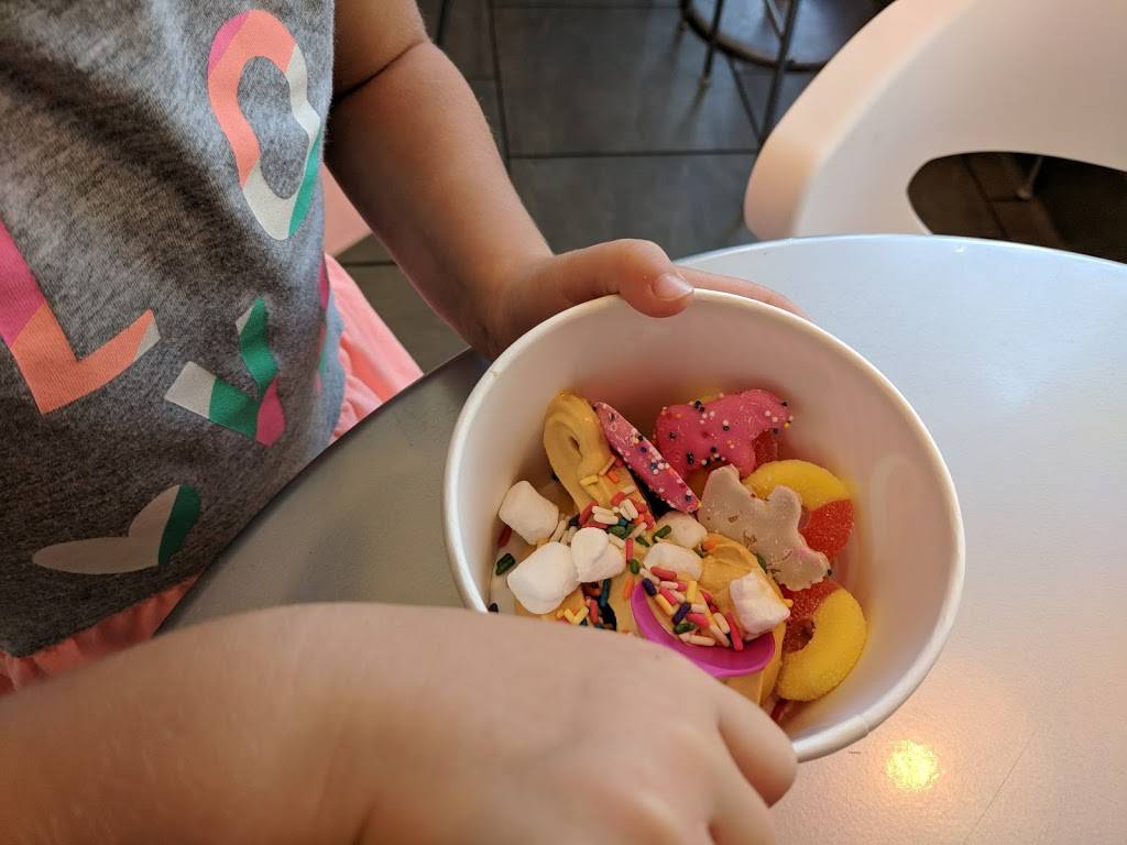 Menchies Frozen Yogurt | bakery | 1665 W, Towne Center Dr # B-4, South Jordan, UT 84095, USA | 8017272605 OR +1 801-727-2605