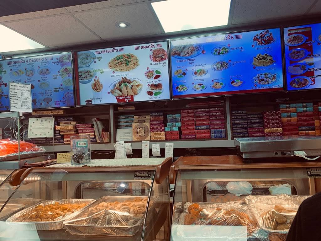 Chat Hut | restaurant | 7106 Airport Rd, Mississauga, ON L4T 2G8, Canada | 9056722428 OR +1 905-672-2428