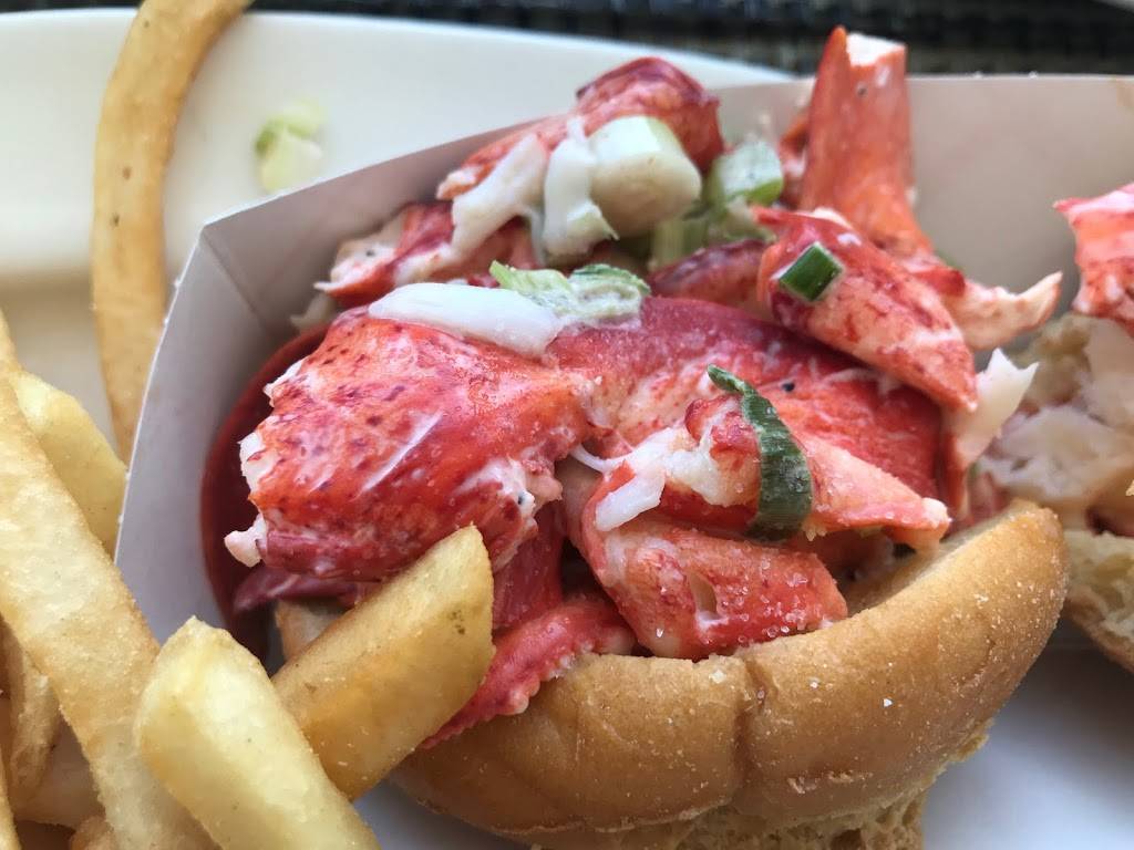 Legal Sea Foods | restaurant | 1 Harborside Drive, Logan Airport Terminal B, Boston, MA 02128, USA | 6175682811 OR +1 617-568-2811