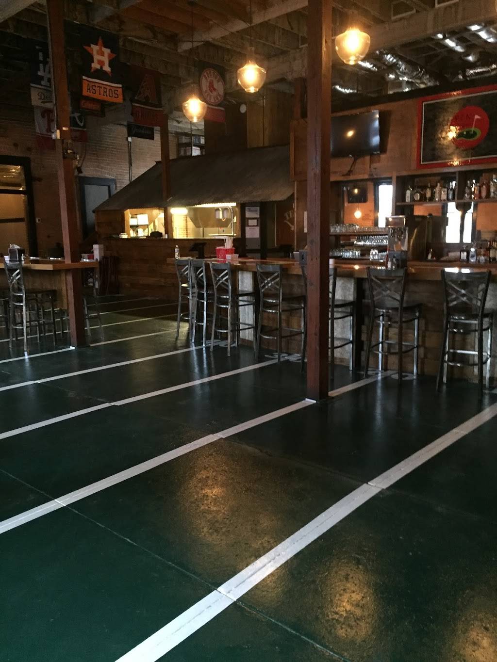 Pin High Sports Bar and Grill | restaurant | 104 E 1st St, El Campo, TX 77437, USA | 9794758100 OR +1 979-475-8100