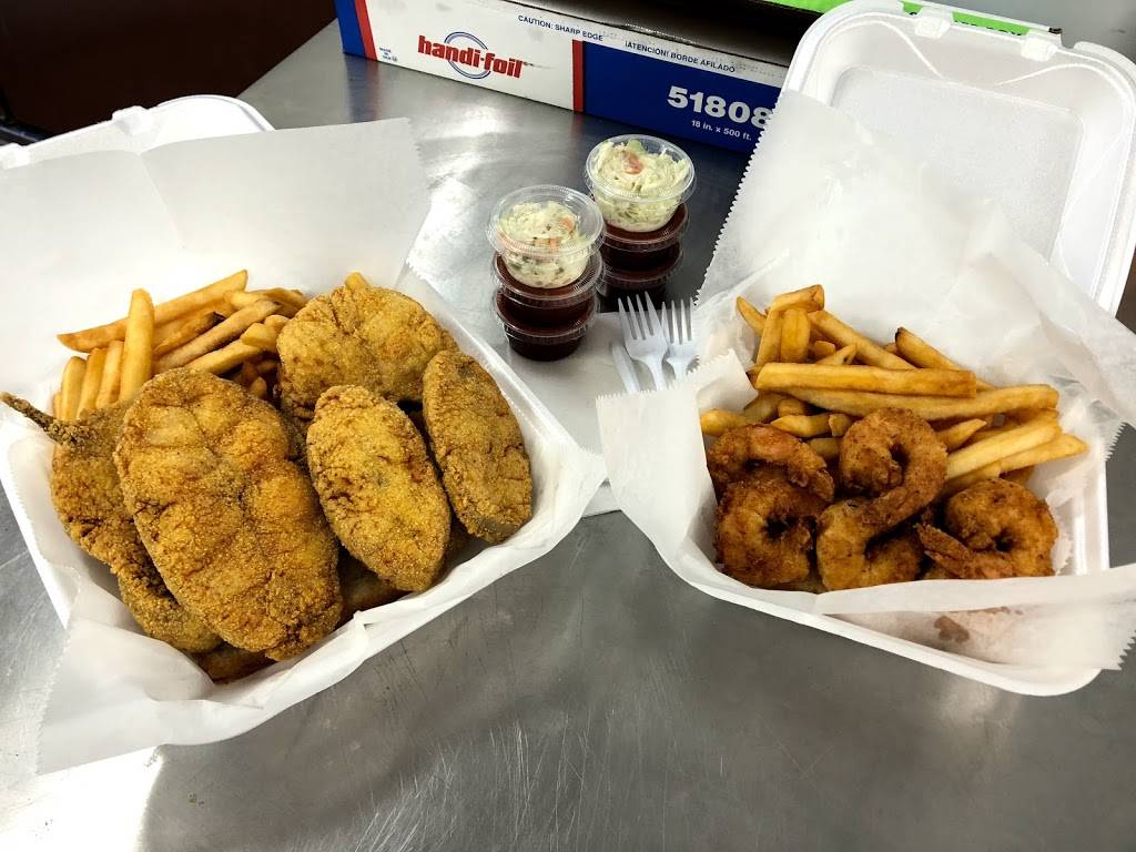 Golden Fish & Chicken 63rd & Richmond | restaurant | 2730, 2926 W 63rd St, Chicago, IL 60629, USA | 7734340449 OR +1 773-434-0449